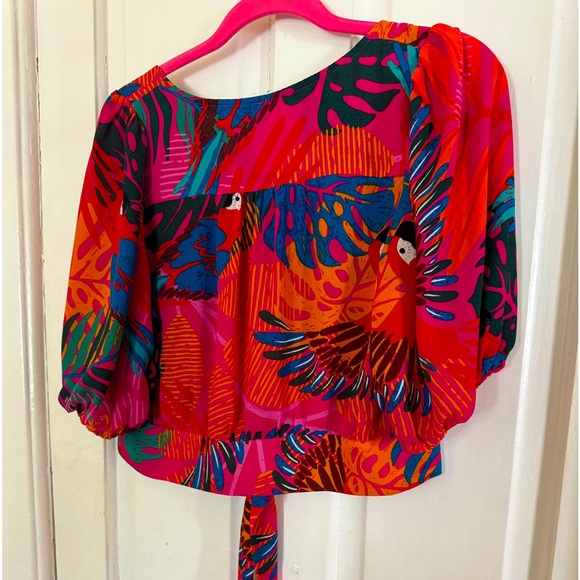 Tropical summer blouse with vibrant rich colours! Size Medium. - Picture 2 of 3